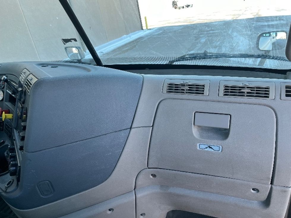 Day Cab Tractor-Heavy Duty Tractors-Freightliner-2018-Cascadia 12564ST-Peosta-IA-439,481\n\t\tmiles-$ 34,250 - Image 13