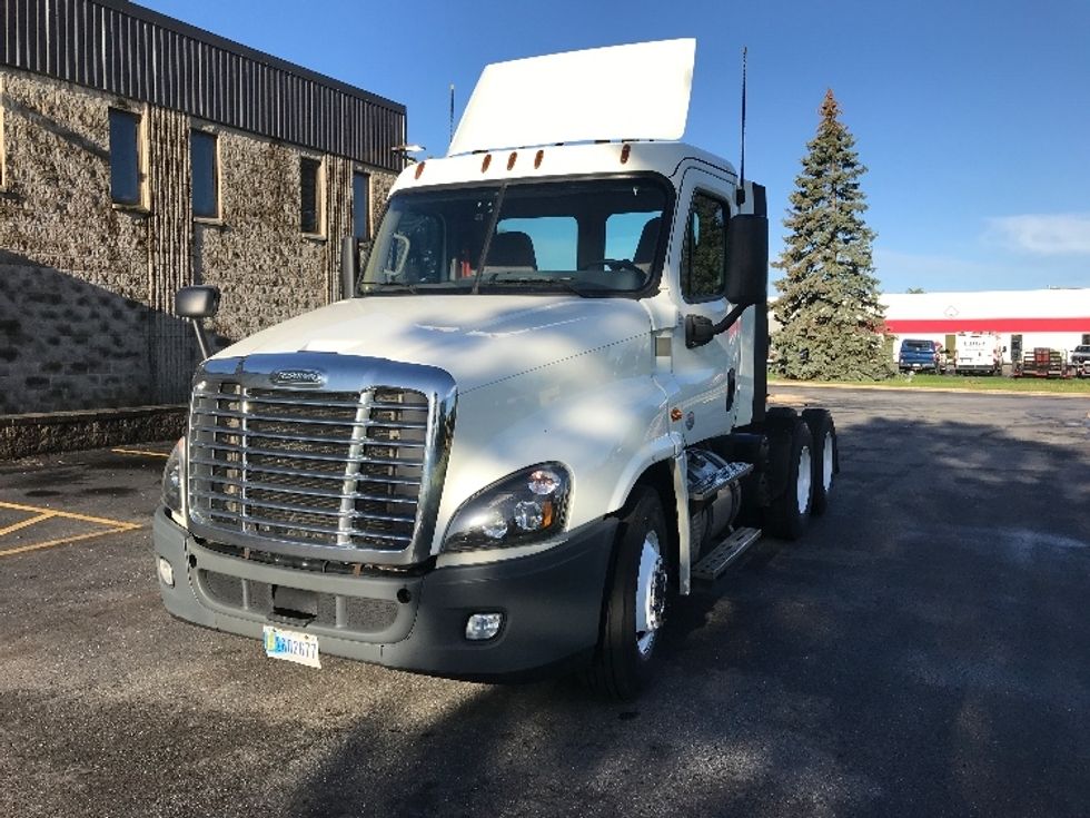 Day Cab Tractor-Heavy Duty Tractors-Freightliner-2018-Cascadia 12564ST-Pewaukee-WI-693,175\n\t\tmiles-$ 23,750 - Image 1