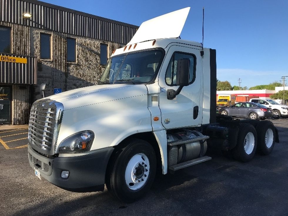 Day Cab Tractor-Heavy Duty Tractors-Freightliner-2018-Cascadia 12564ST-Pewaukee-WI-693,175\n\t\tmiles-$ 23,750 - Image 3