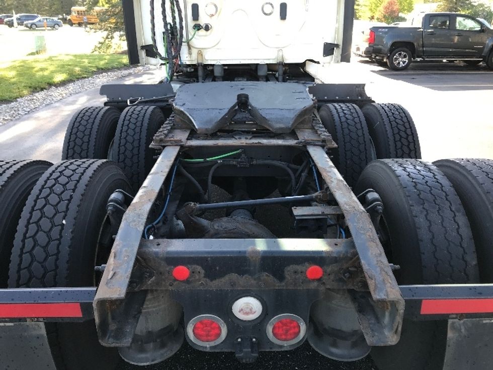 Day Cab Tractor-Heavy Duty Tractors-Freightliner-2018-Cascadia 12564ST-Pewaukee-WI-693,175\n\t\tmiles-$ 23,750 - Image 6