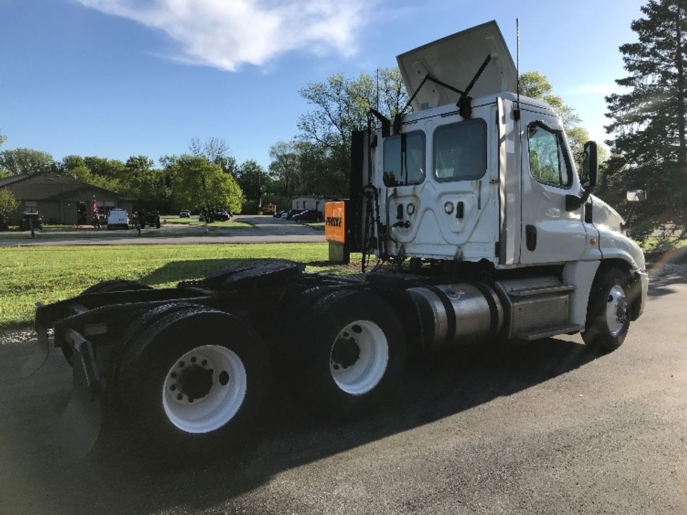 Day Cab Tractor-Heavy Duty Tractors-Freightliner-2018-Cascadia 12564ST-Pewaukee-WI-693,175\n\t\tmiles-$ 23,750 - Image 7