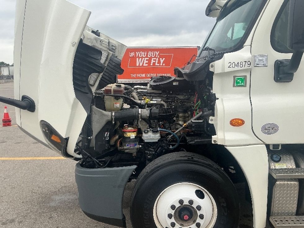 Day Cab Tractor-Heavy Duty Tractors-Freightliner-2018-Cascadia 12564ST-Piqua-OH-105,516\n\t\tmiles-$ 42,750 - Image 16