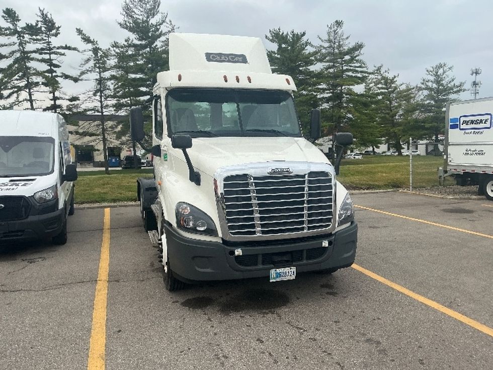 Day Cab Tractor-Heavy Duty Tractors-Freightliner-2018-Cascadia 12564ST-Piqua-OH-105,516\n\t\tmiles-$ 42,750 - Image 2
