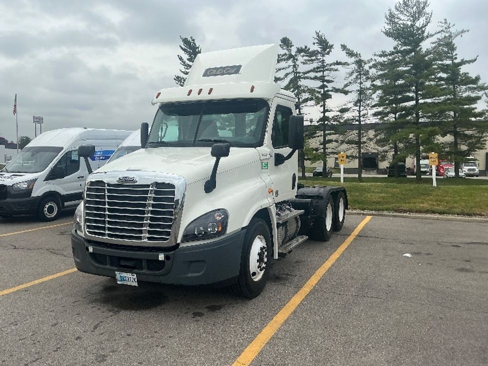 Day Cab Tractor-Heavy Duty Tractors-Freightliner-2018-Cascadia 12564ST-Piqua-OH-105,516\n\t\tmiles-$ 42,750 - Image 3
