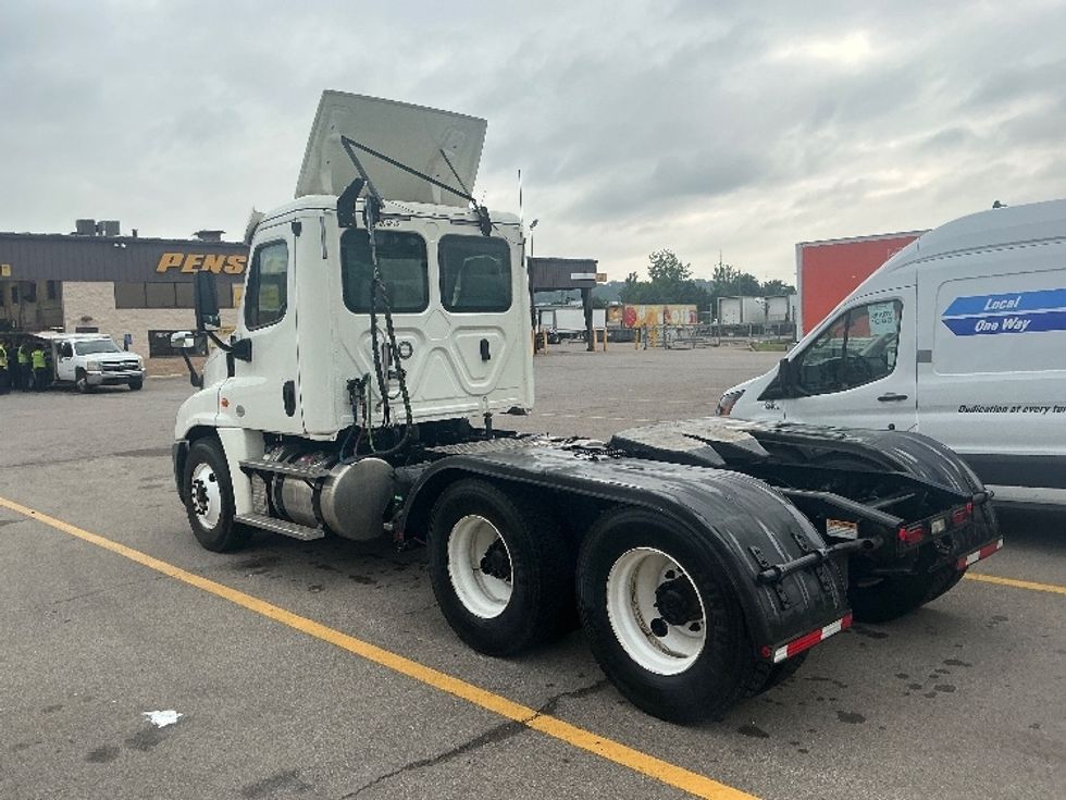 Day Cab Tractor-Heavy Duty Tractors-Freightliner-2018-Cascadia 12564ST-Piqua-OH-105,516\n\t\tmiles-$ 42,750 - Image 5