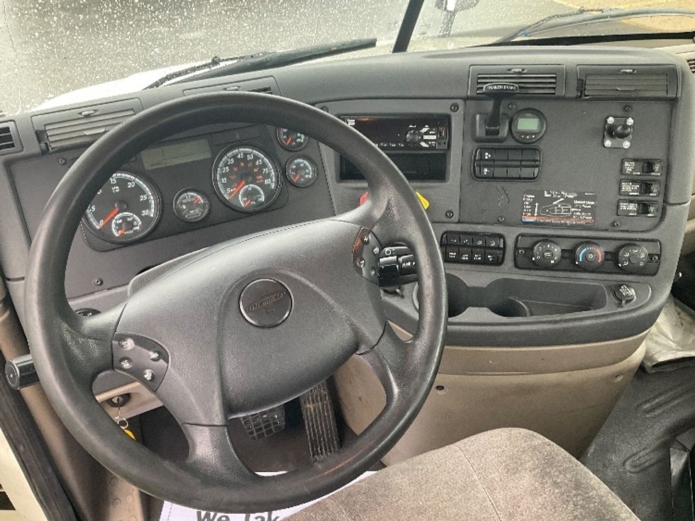 Day Cab Tractor-Heavy Duty Tractors-Freightliner-2018-Cascadia 12564ST-Piqua-OH-363,652\n\t\tmiles-$ 39,250 - Image 11
