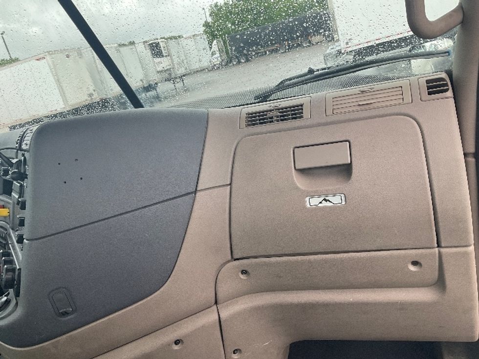 Day Cab Tractor-Heavy Duty Tractors-Freightliner-2018-Cascadia 12564ST-Piqua-OH-363,652\n\t\tmiles-$ 39,250 - Image 14