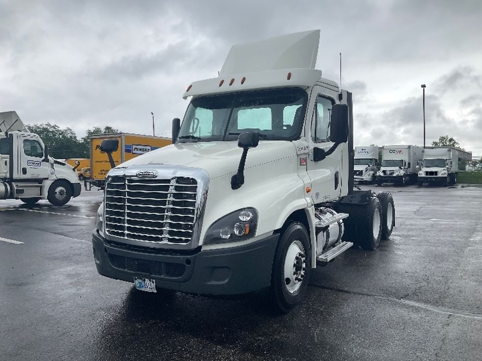 Day Cab Tractor-Heavy Duty Tractors-Freightliner-2018-Cascadia 12564ST-Piqua-OH-363,652\n\t\tmiles-$ 39,250 - Image 3