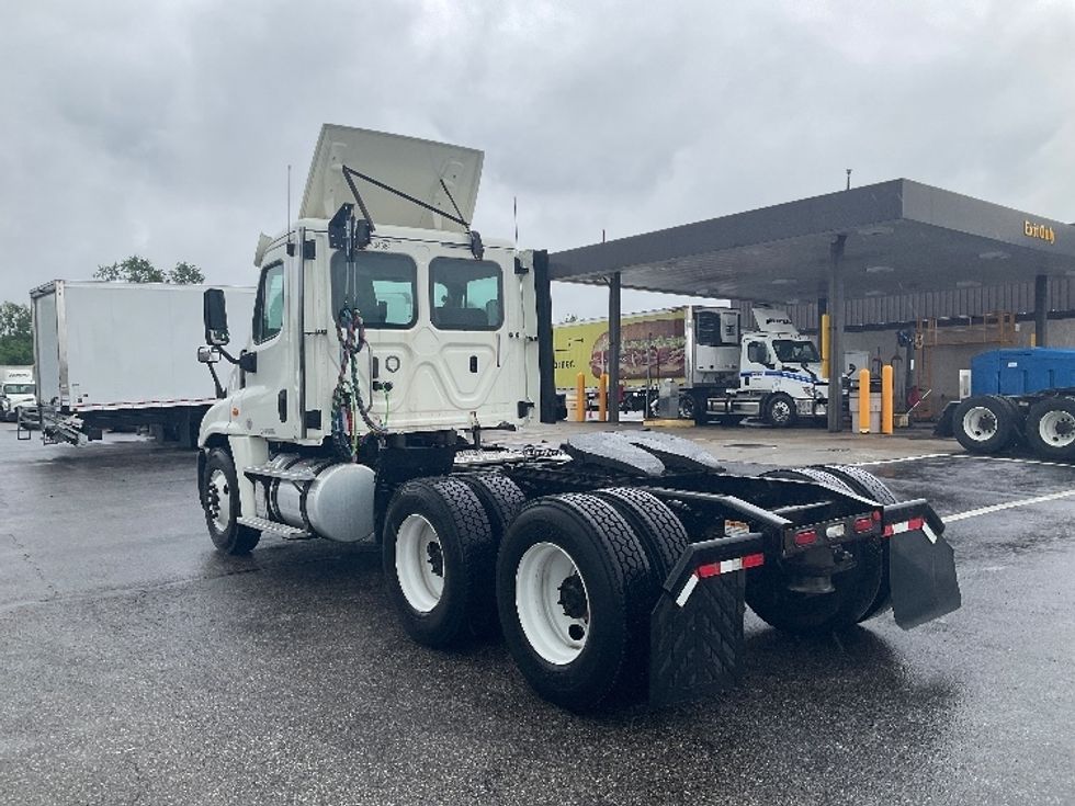 Day Cab Tractor-Heavy Duty Tractors-Freightliner-2018-Cascadia 12564ST-Piqua-OH-363,652\n\t\tmiles-$ 39,250 - Image 5