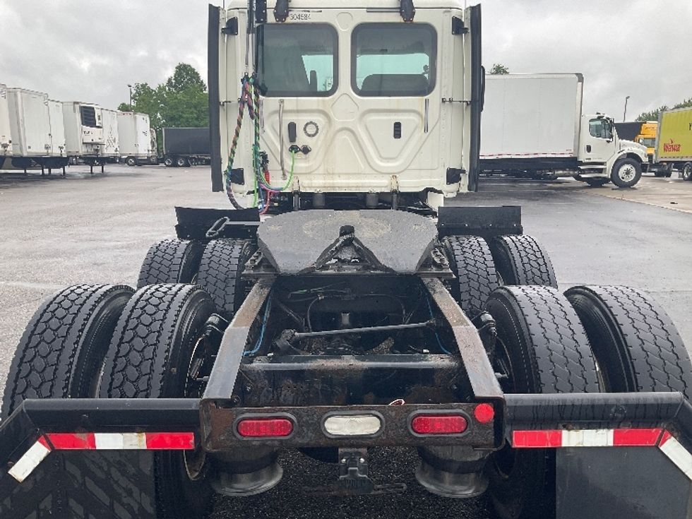 Day Cab Tractor-Heavy Duty Tractors-Freightliner-2018-Cascadia 12564ST-Piqua-OH-363,652\n\t\tmiles-$ 39,250 - Image 6