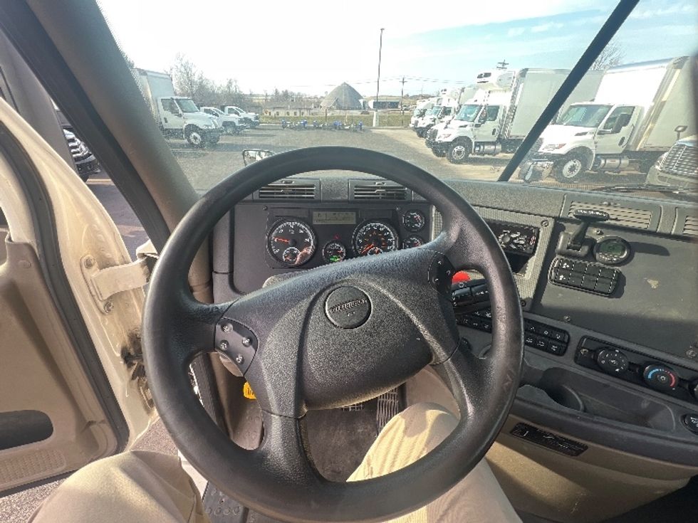 Day Cab Tractor-Heavy Duty Tractors-Freightliner-2018-Cascadia 12564ST-Piqua-OH-413,253\n\t\tmiles-$ 37,750 - Image 11