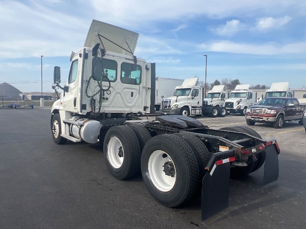 Day Cab Tractor-Heavy Duty Tractors-Freightliner-2018-Cascadia 12564ST-Piqua-OH-413,253\n\t\tmiles-$ 37,750 - Image 5