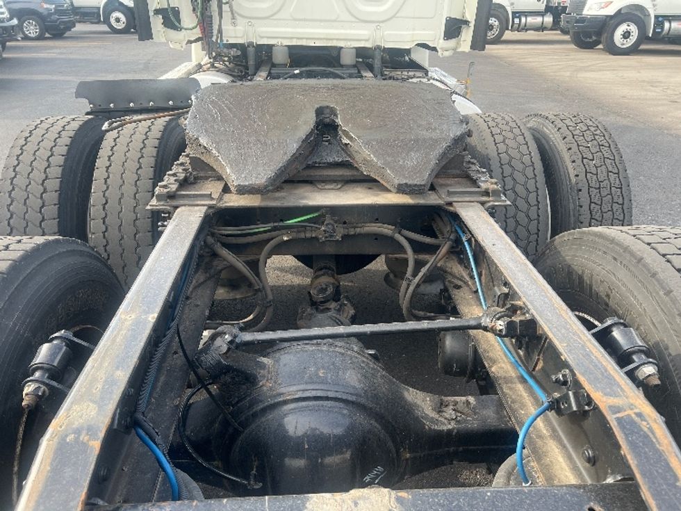 Day Cab Tractor-Heavy Duty Tractors-Freightliner-2018-Cascadia 12564ST-Piqua-OH-413,253\n\t\tmiles-$ 37,750 - Image 6