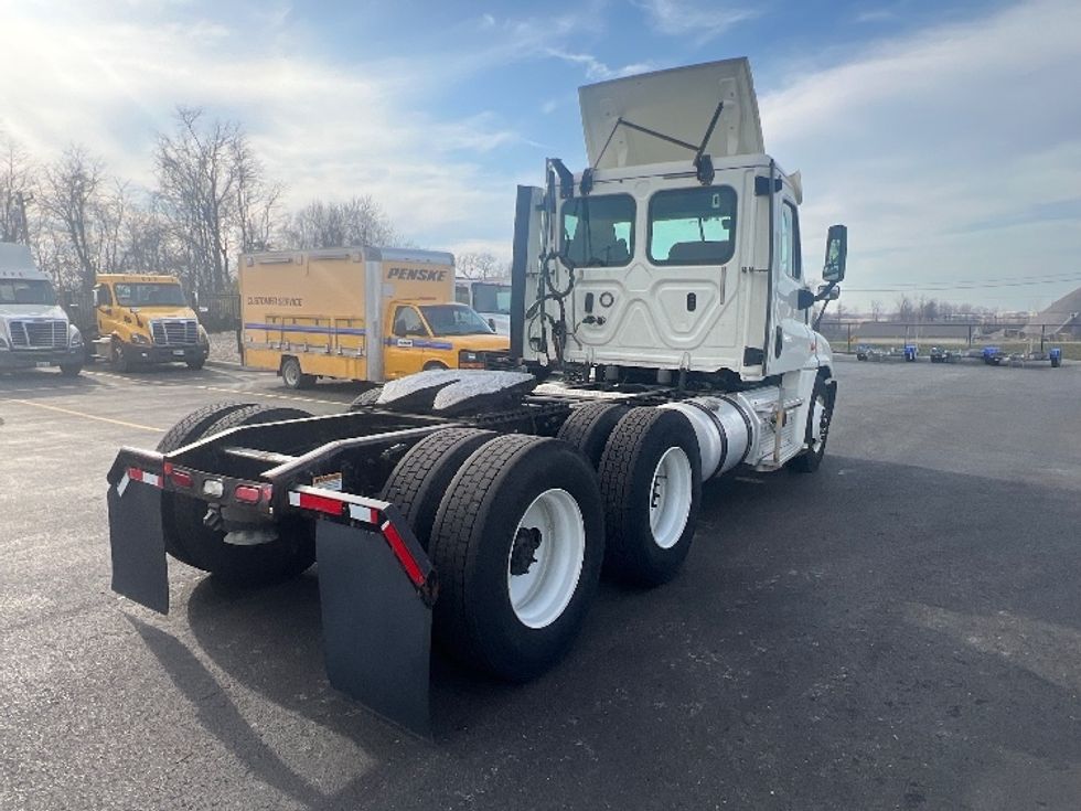 Day Cab Tractor-Heavy Duty Tractors-Freightliner-2018-Cascadia 12564ST-Piqua-OH-413,253\n\t\tmiles-$ 37,750 - Image 7