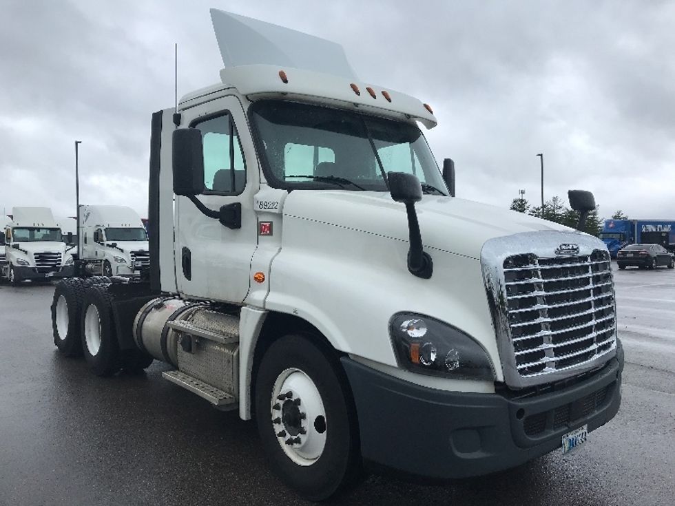 Day Cab Tractor-Heavy Duty Tractors-Freightliner-2018-Cascadia 12564ST-Piqua-OH-427,062\n\t\tmiles-$ 41,250 - Image 1