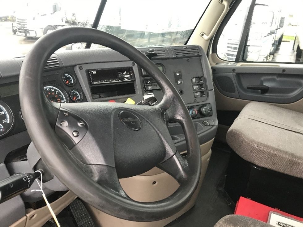 Day Cab Tractor-Heavy Duty Tractors-Freightliner-2018-Cascadia 12564ST-Piqua-OH-427,062\n\t\tmiles-$ 41,250 - Image 10
