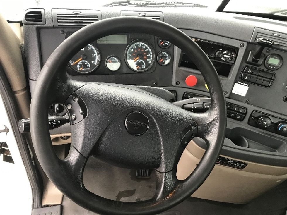 Day Cab Tractor-Heavy Duty Tractors-Freightliner-2018-Cascadia 12564ST-Piqua-OH-427,062\n\t\tmiles-$ 41,250 - Image 11