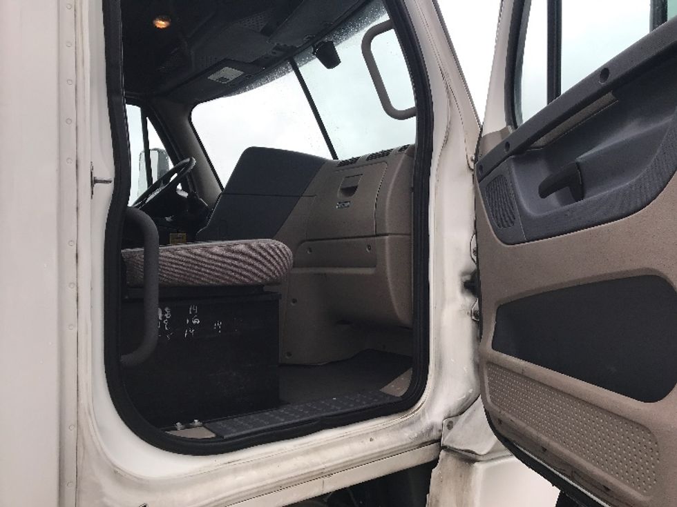 Day Cab Tractor-Heavy Duty Tractors-Freightliner-2018-Cascadia 12564ST-Piqua-OH-427,062\n\t\tmiles-$ 41,250 - Image 12