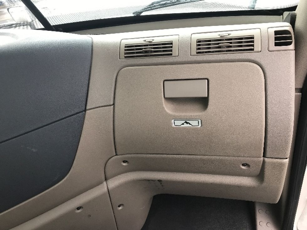 Day Cab Tractor-Heavy Duty Tractors-Freightliner-2018-Cascadia 12564ST-Piqua-OH-427,062\n\t\tmiles-$ 41,250 - Image 13