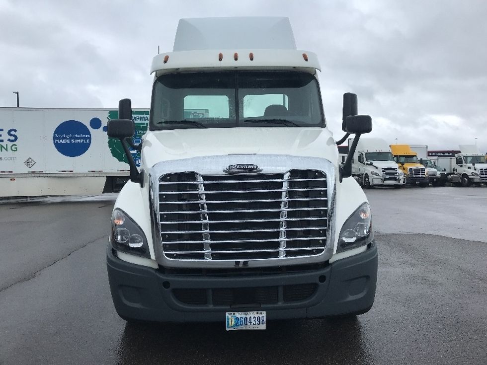 Day Cab Tractor-Heavy Duty Tractors-Freightliner-2018-Cascadia 12564ST-Piqua-OH-427,062\n\t\tmiles-$ 41,250 - Image 2