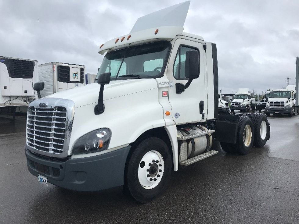 Day Cab Tractor-Heavy Duty Tractors-Freightliner-2018-Cascadia 12564ST-Piqua-OH-427,062\n\t\tmiles-$ 41,250 - Image 3