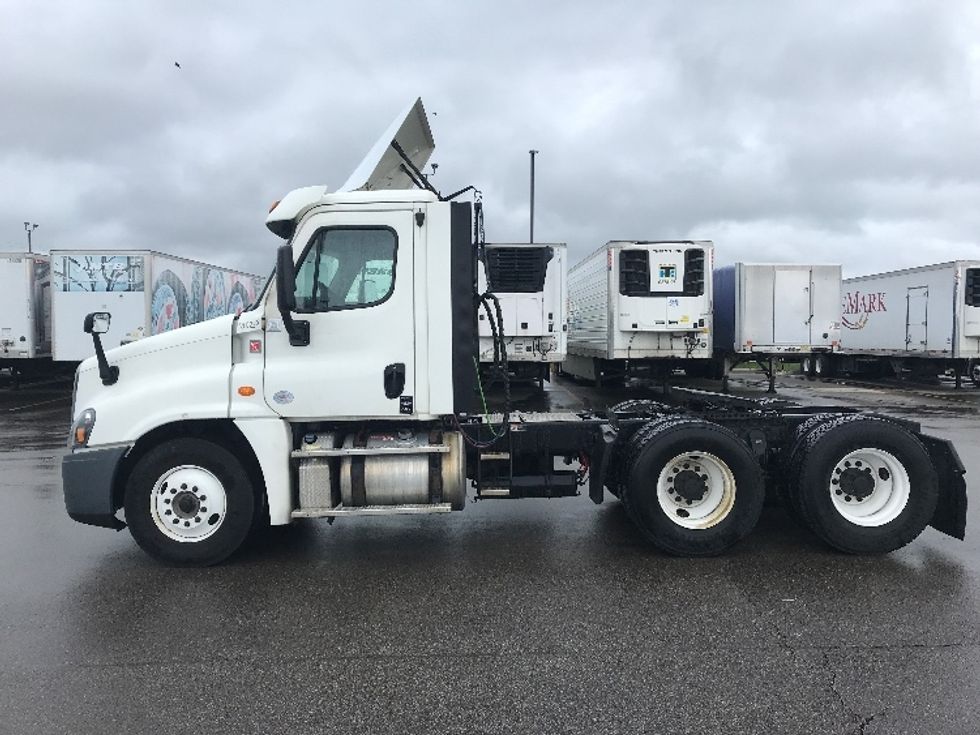Day Cab Tractor-Heavy Duty Tractors-Freightliner-2018-Cascadia 12564ST-Piqua-OH-427,062\n\t\tmiles-$ 41,250 - Image 4
