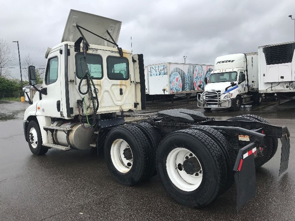 Day Cab Tractor-Heavy Duty Tractors-Freightliner-2018-Cascadia 12564ST-Piqua-OH-427,062\n\t\tmiles-$ 41,250 - Image 5