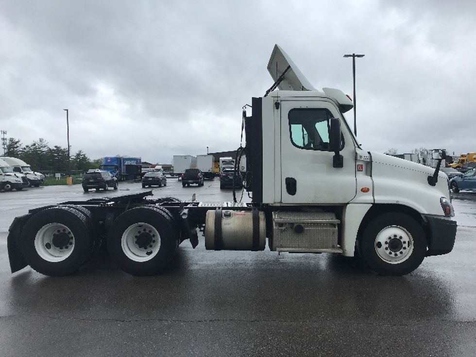 Day Cab Tractor-Heavy Duty Tractors-Freightliner-2018-Cascadia 12564ST-Piqua-OH-427,062\n\t\tmiles-$ 41,250 - Image 8