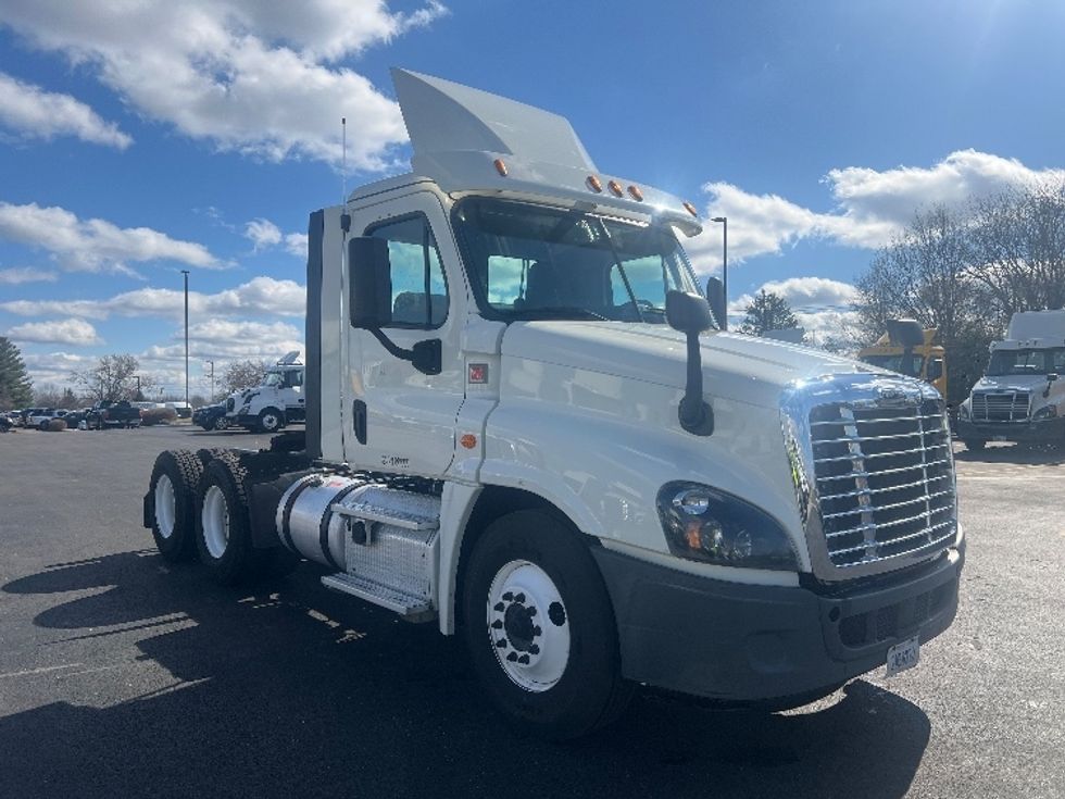 Day Cab Tractor-Heavy Duty Tractors-Freightliner-2018-Cascadia 12564ST-Piqua-OH-430,679\n\t\tmiles-$ 37,000 - Image 1