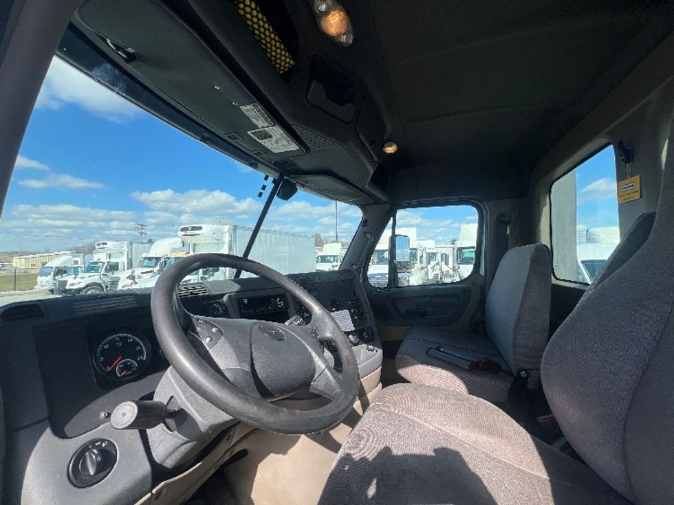 Day Cab Tractor-Heavy Duty Tractors-Freightliner-2018-Cascadia 12564ST-Piqua-OH-430,679\n\t\tmiles-$ 37,000 - Image 10