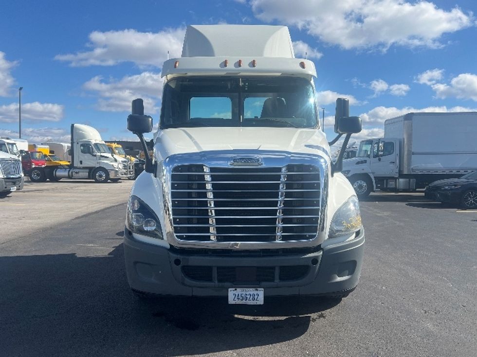 Day Cab Tractor-Heavy Duty Tractors-Freightliner-2018-Cascadia 12564ST-Piqua-OH-430,679\n\t\tmiles-$ 37,000 - Image 2