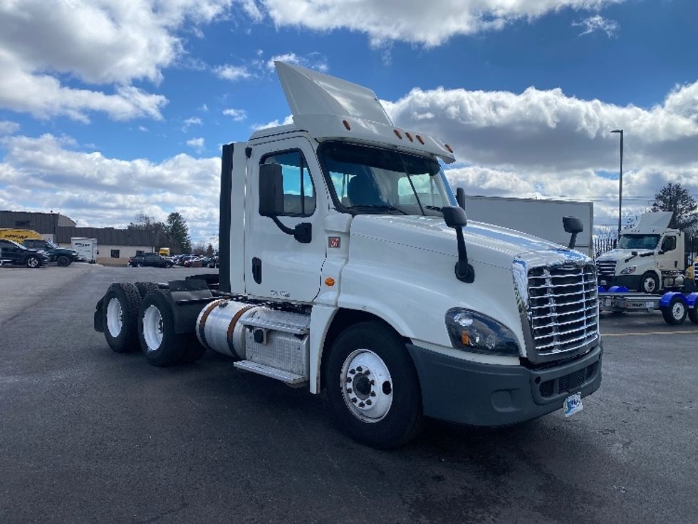 Day Cab Tractor-Heavy Duty Tractors-Freightliner-2018-Cascadia 12564ST-Piqua-OH-438,501\n\t\tmiles-$ 36,750 - Image 1