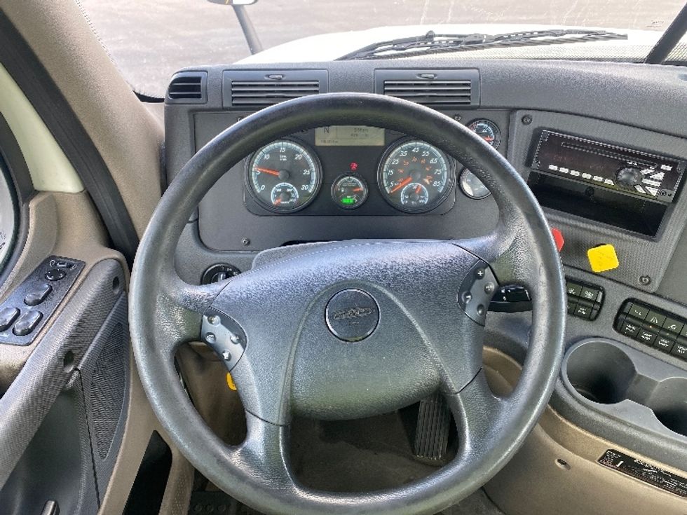 Day Cab Tractor-Heavy Duty Tractors-Freightliner-2018-Cascadia 12564ST-Piqua-OH-438,501\n\t\tmiles-$ 36,750 - Image 11