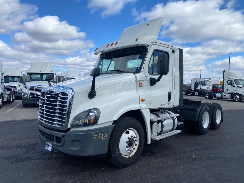Day Cab Tractor-Heavy Duty Tractors-Freightliner-2018-Cascadia 12564ST-Piqua-OH-438,501\n\t\tmiles-$ 36,750 - Image 3