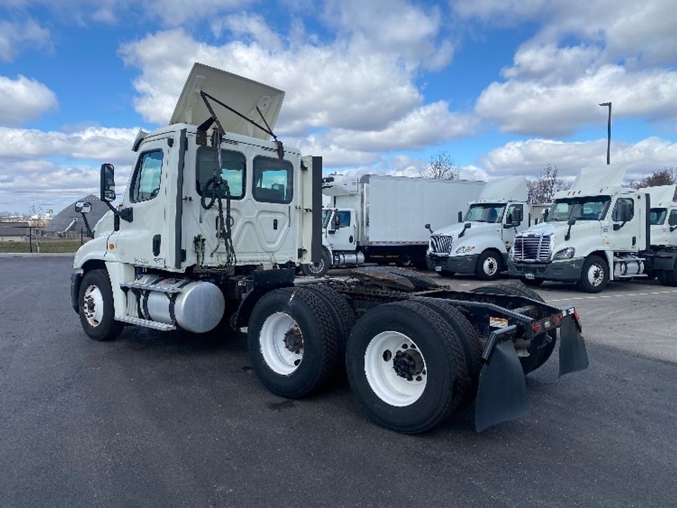 Day Cab Tractor-Heavy Duty Tractors-Freightliner-2018-Cascadia 12564ST-Piqua-OH-438,501\n\t\tmiles-$ 36,750 - Image 5