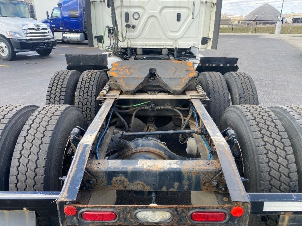 Day Cab Tractor-Heavy Duty Tractors-Freightliner-2018-Cascadia 12564ST-Piqua-OH-438,501\n\t\tmiles-$ 36,750 - Image 6