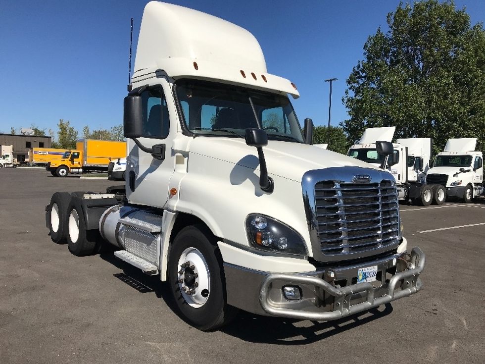 Day Cab Tractor-Heavy Duty Tractors-Freightliner-2018-Cascadia 12564ST-Piqua-OH-460,734\n\t\tmiles-$ 41,250 - Image 1