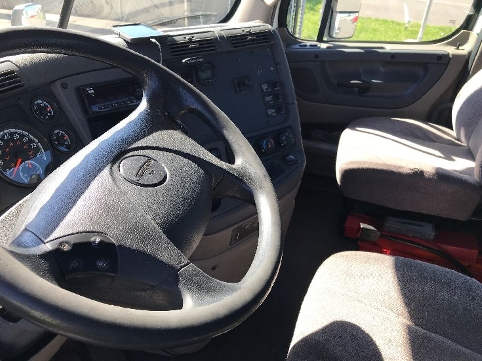 2018 Freightliner Cascadia 125" Sleeper Cab photo 10