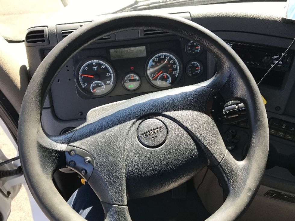 2018 Freightliner Cascadia 125" Sleeper Cab photo 11