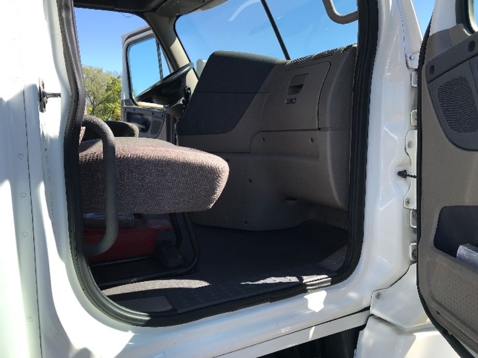 Day Cab Tractor-Heavy Duty Tractors-Freightliner-2018-Cascadia 12564ST-Piqua-OH-460,734\n\t\tmiles-$ 41,250 - Image 12