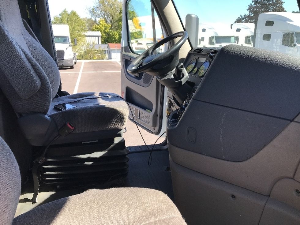 Day Cab Tractor-Heavy Duty Tractors-Freightliner-2018-Cascadia 12564ST-Piqua-OH-460,734\n\t\tmiles-$ 41,250 - Image 14