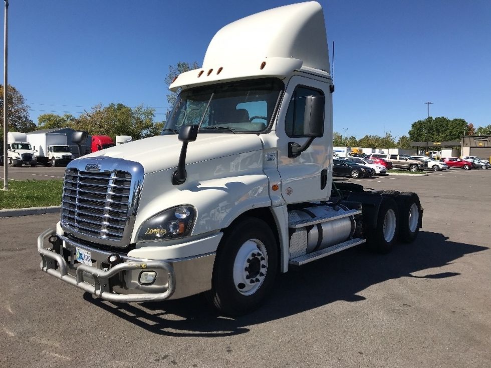 2018 Freightliner Cascadia 125" Sleeper Cab photo 3