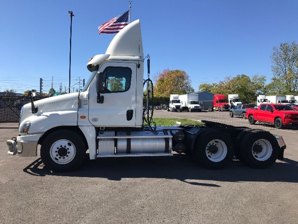 2018 Freightliner Cascadia 125" Sleeper Cab photo 4