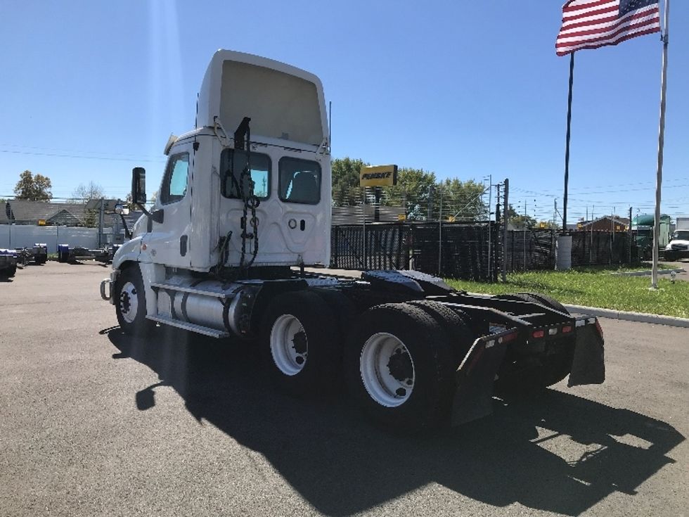 2018 Freightliner Cascadia 125" Sleeper Cab photo 5