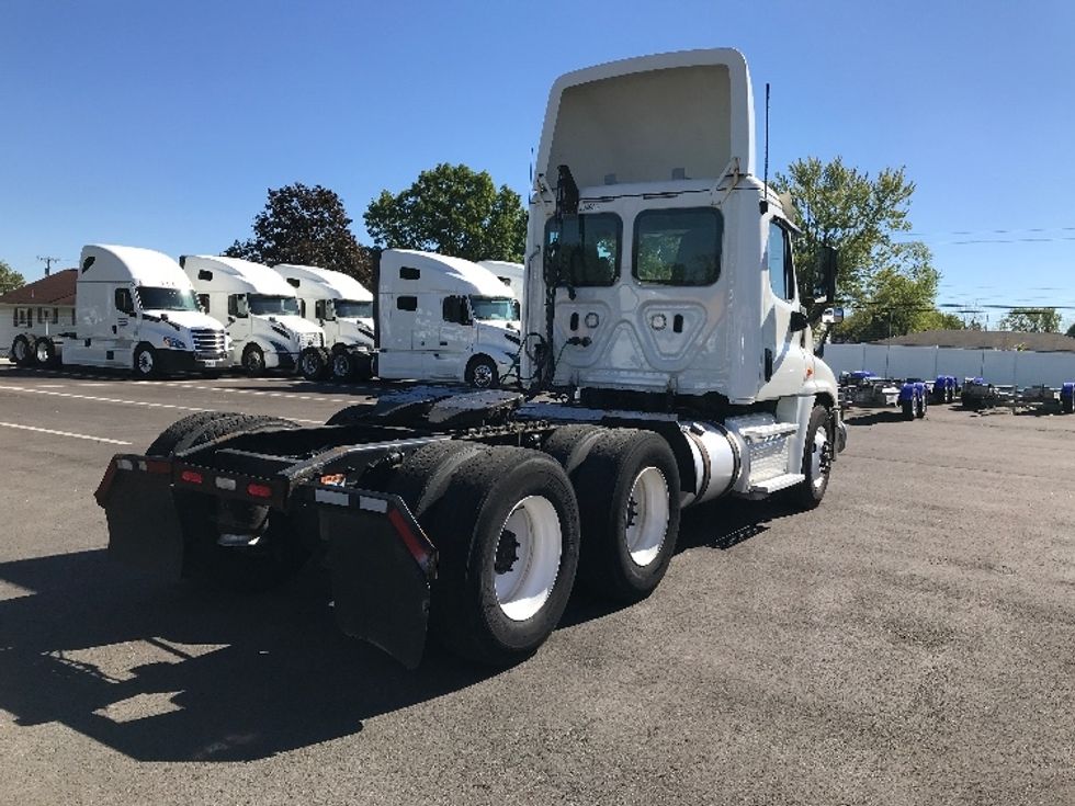 2018 Freightliner Cascadia 125" Sleeper Cab photo 7