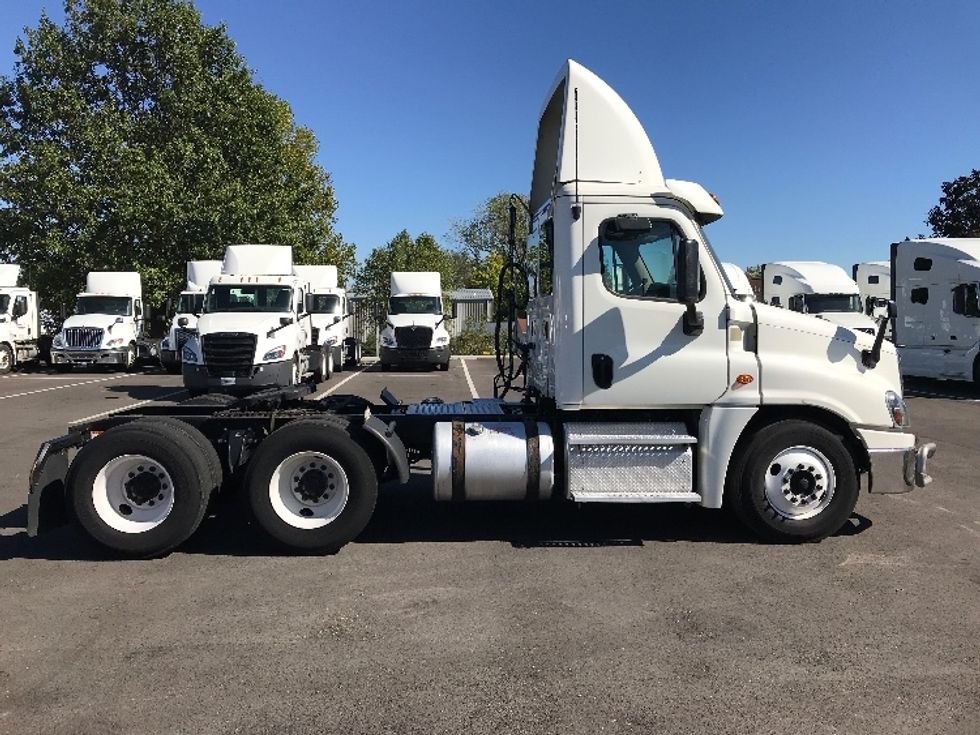 2018 Freightliner Cascadia 125" Sleeper Cab photo 8