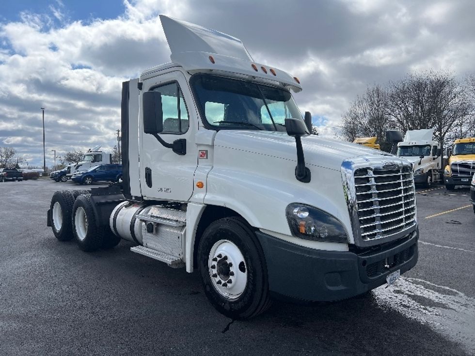 Day Cab Tractor-Heavy Duty Tractors-Freightliner-2018-Cascadia 12564ST-Piqua-OH-464,407\n\t\tmiles-$ 35,750 - Image 1