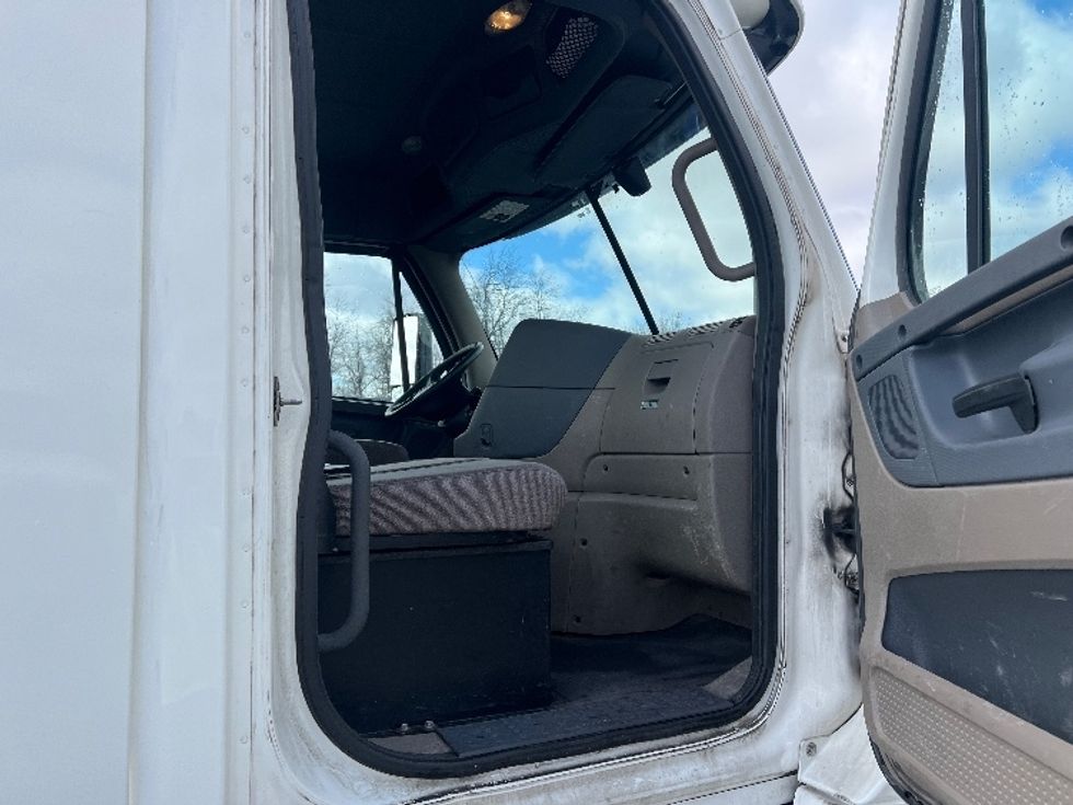 Day Cab Tractor-Heavy Duty Tractors-Freightliner-2018-Cascadia 12564ST-Piqua-OH-464,407\n\t\tmiles-$ 35,750 - Image 12