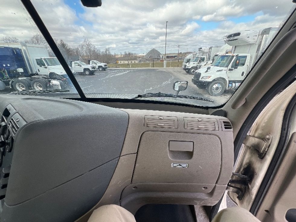 Day Cab Tractor-Heavy Duty Tractors-Freightliner-2018-Cascadia 12564ST-Piqua-OH-464,407\n\t\tmiles-$ 35,750 - Image 13