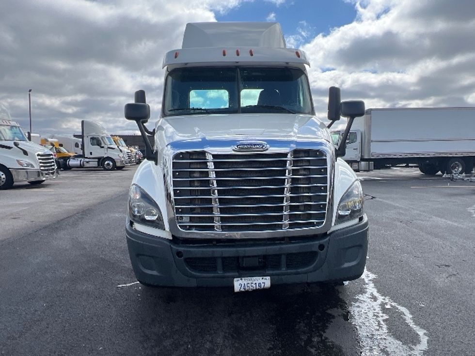 Day Cab Tractor-Heavy Duty Tractors-Freightliner-2018-Cascadia 12564ST-Piqua-OH-464,407\n\t\tmiles-$ 35,750 - Image 2